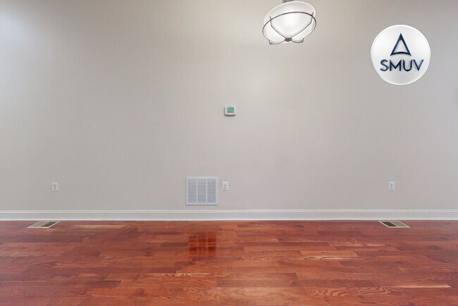 Building Photo - 2225 Brookfield Ave