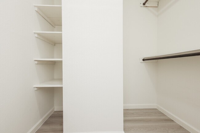 Building Photo - 17441 Red Oak Dr