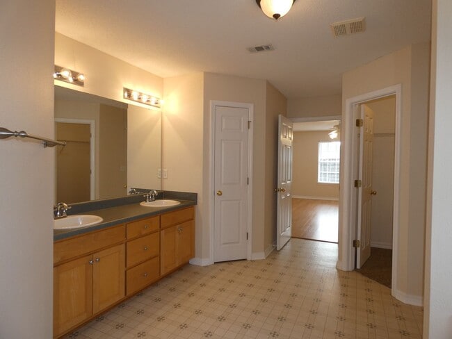 Building Photo - 4 Bedroom in Spencer Oaks Subdivision