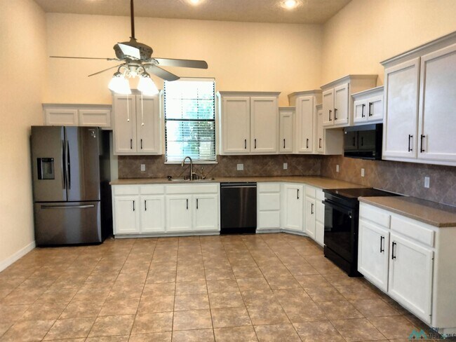 Building Photo - 2620 Fred Daugherty Dr
