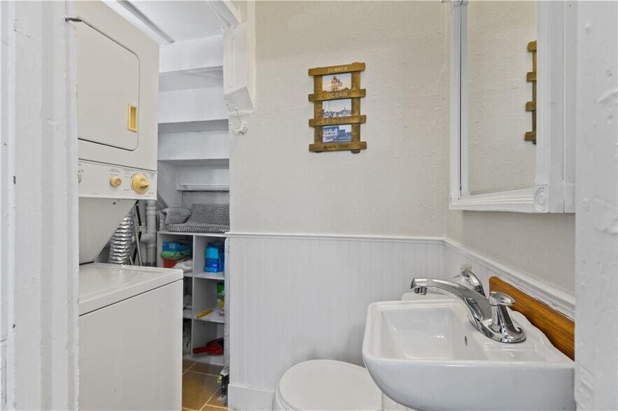 Building Photo - 16 Dean Ave