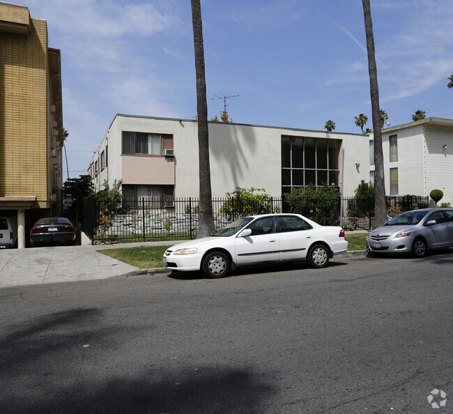 Building Photo - 525 S Kingsley Dr