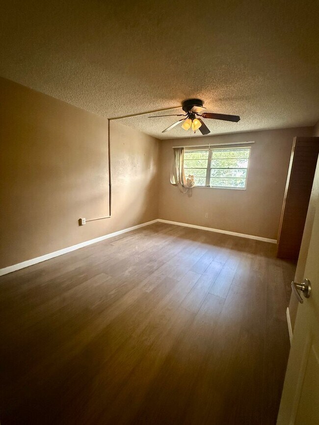 Building Photo - ROYAL OAK TOWNHOUSE