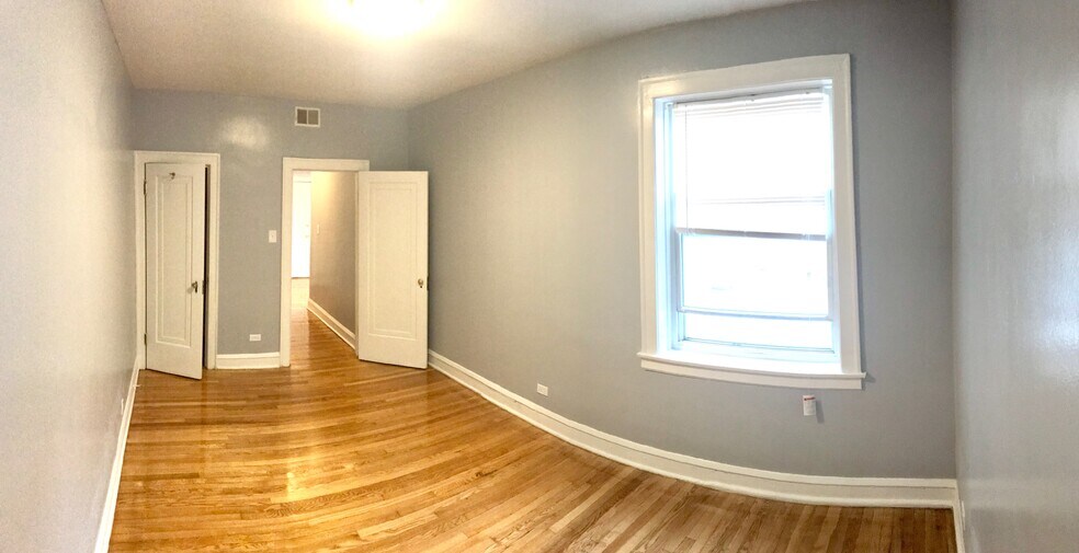 Building Photo - 4165 S Archer Ave