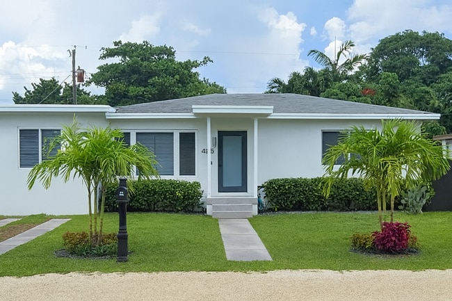 Building Photo - 425 NE 109th St