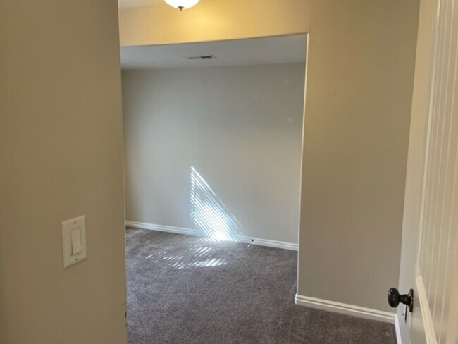 Building Photo - Beautiful 3-Bedroom Condo in Pleasant Grove