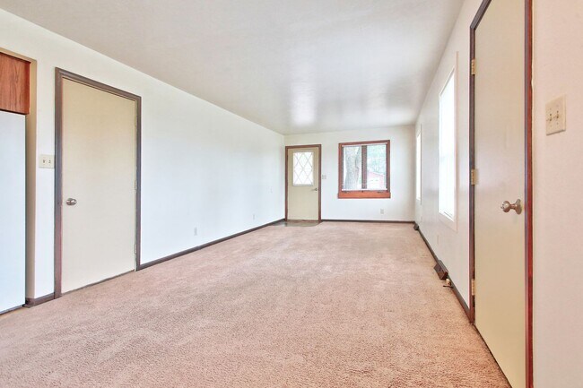 Building Photo - Private & Cozy Duplex In Prime Holland Loc...