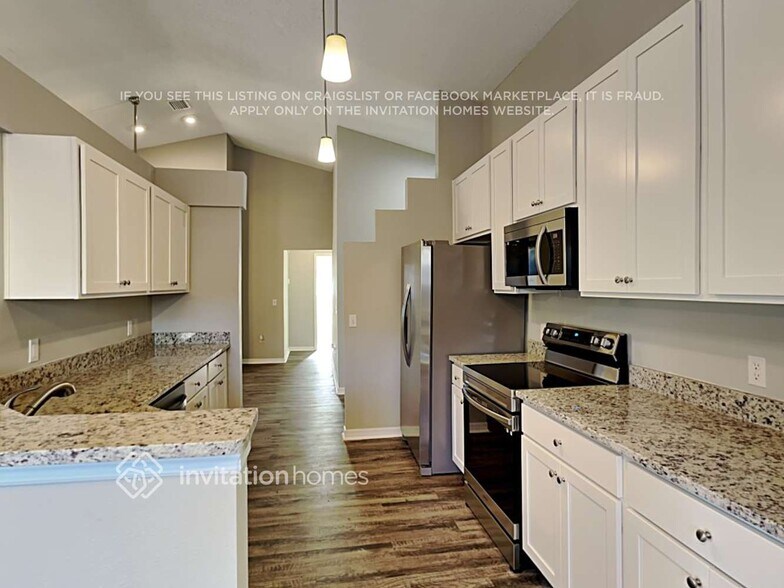 Building Photo - 10424 Autumnwood Dr