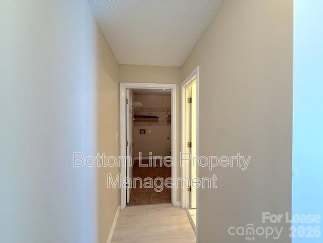 Building Photo - 9423 Fairmead Dr