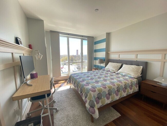 Building Photo - Spacious 2 bed 2 bath!