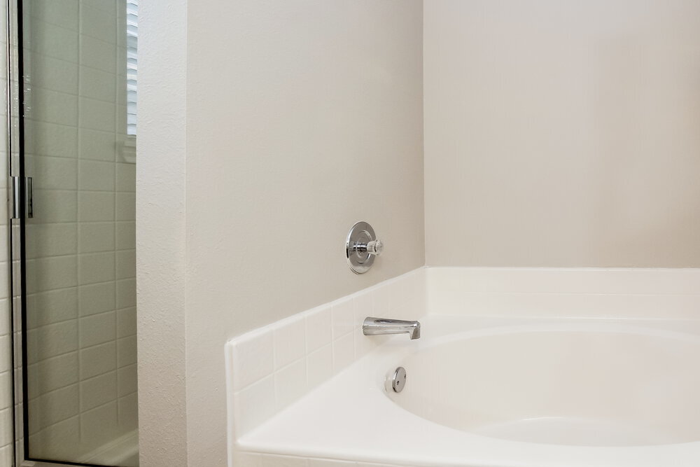 Building Photo - 985 Oak Falls Dr
