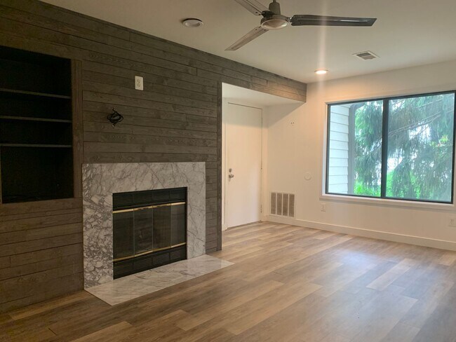 Building Photo - 2-Bedroom, 2-Bath Condo for Rent