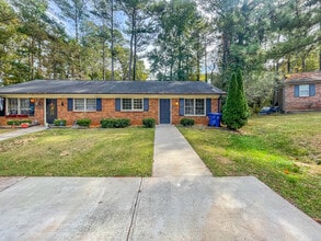 Building Photo - 452 Charleston Ln