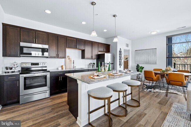 Building Photo - 150 Cambridge Blvd