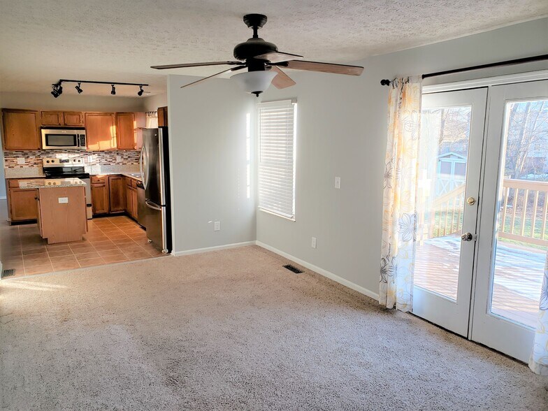 13 Jarrow Family Room 2 sm - 2193 Jarrow Dr