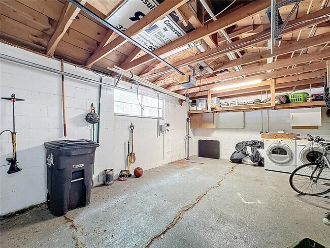 Building Photo - 204 Hermits Trail