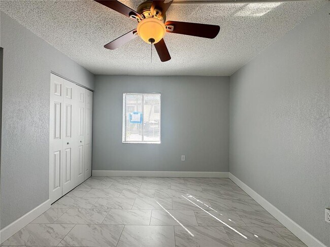 Building Photo - 723 115th Ave N