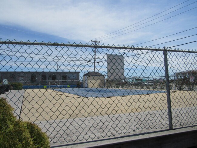 Building Photo - Baileys Resort Hampton NH Studio Apartment for Rent!
