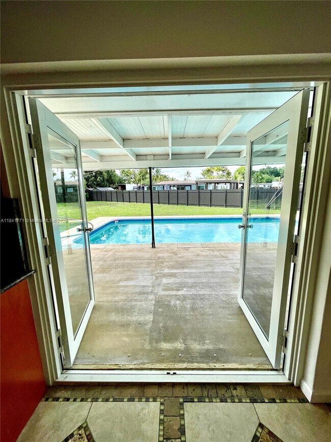 Building Photo - 4430 W Broward Blvd