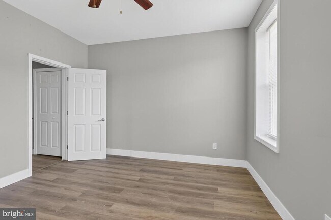 Building Photo - 2422 S Iseminger St