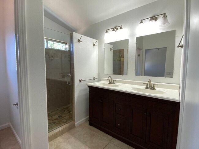 Building Photo - Two Story, Three Bedrooms, Two And A Half Bathrooms In Brookside