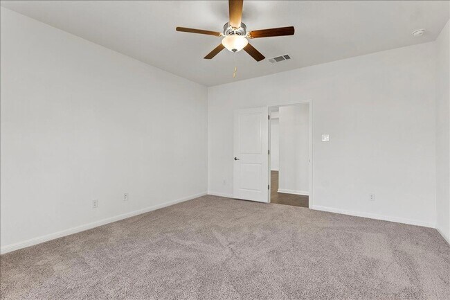 Building Photo - 133 Grn Knl Ln