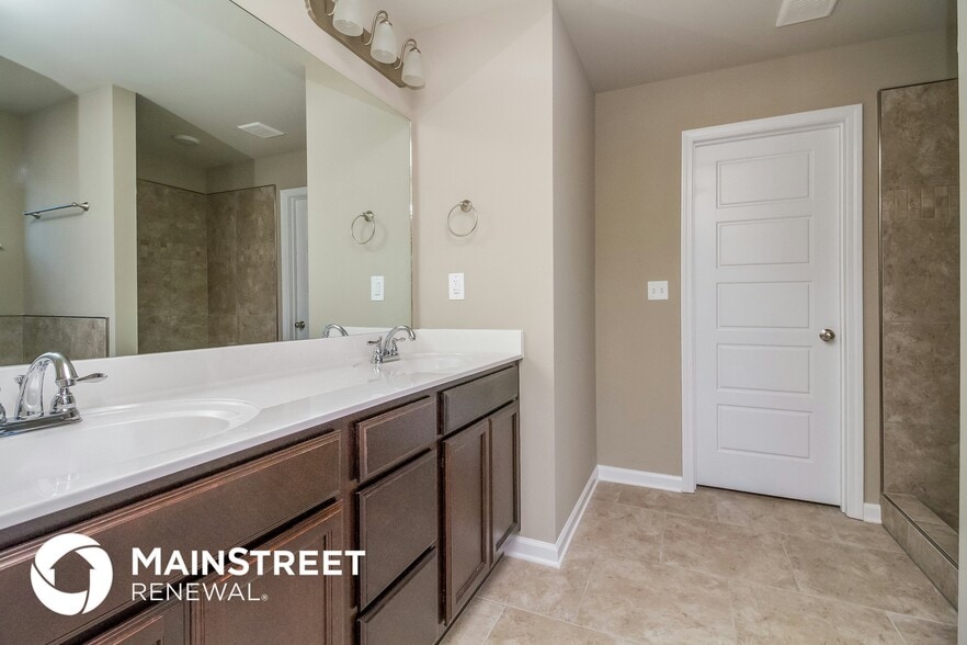 Building Photo - 724 Hollandale Rd