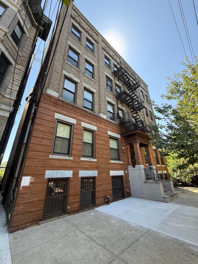 Building Photo - 102 Ogden Ave.