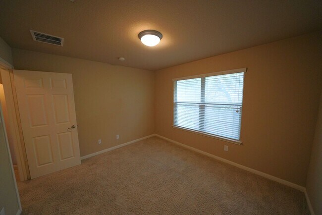 Building Photo - Beautiful Home Now Available in the Covete...