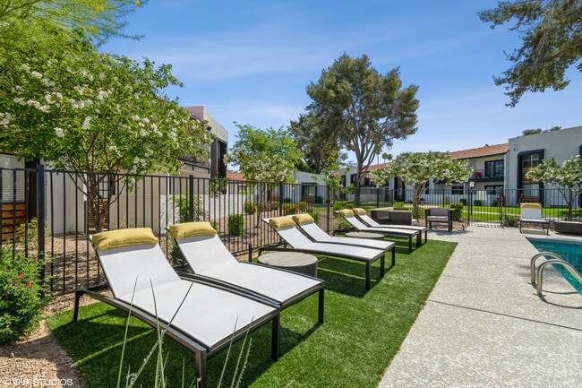 Building Photo - Tempe Vista