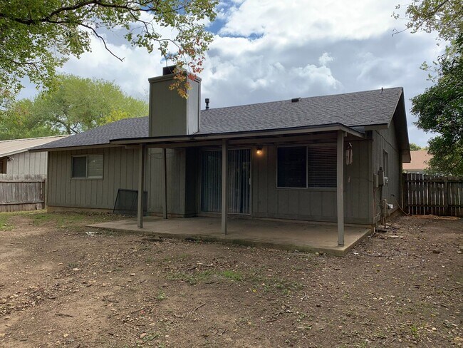 Building Photo - NICE 3 BEDROOM IN NORTH EAST ISD - EASY ACCESS TO RANDOLPH AFB, FT. SAM, 1604, 35, & SHOPPING