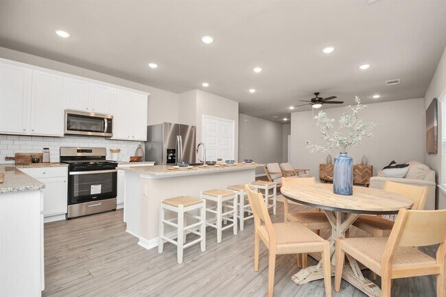 Building Photo - 4603 Aurora Gln Dr