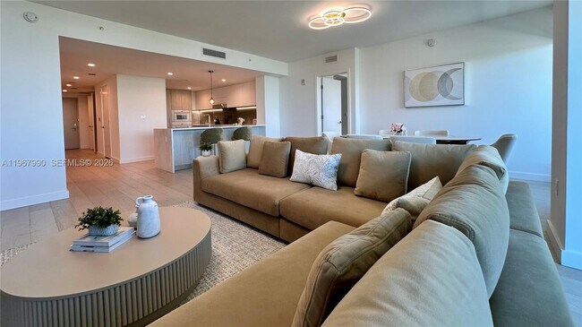 Building Photo - 9201 E Bay Harbor Dr