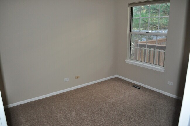 Building Photo - 15 Whispering Dr