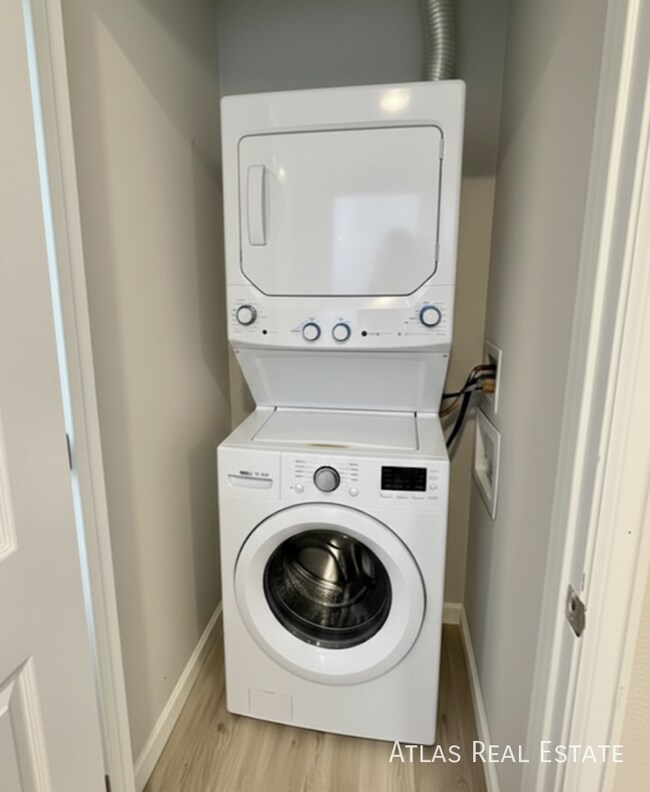 Building Photo - 6741 Dublin Loop W