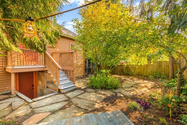 Building Photo - Beautiful 4 Bedroom Near U Village