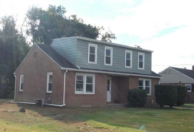 Building Photo - 8 Greylock St