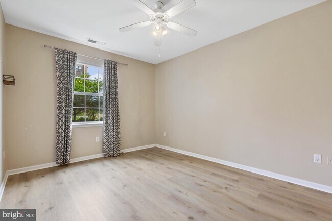 Building Photo - 12945 Centre Park Cir