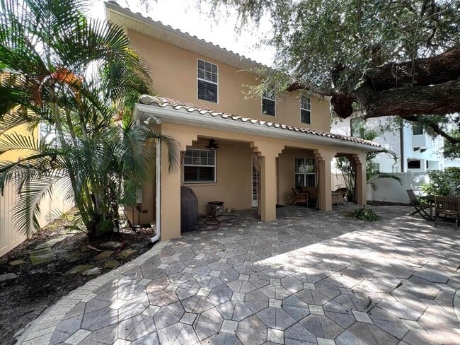 Building Photo - 3817 W Tacon St