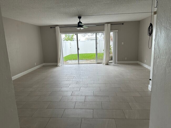 Building Photo - 3916 SW 67th Way