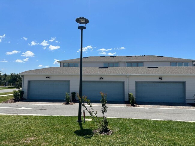 Building Photo - Isles of Lake Nona!! 3 Bedroom 2.5 Bathroom Townhome