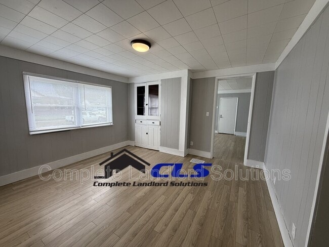 Building Photo - 2401 Garfield Ave