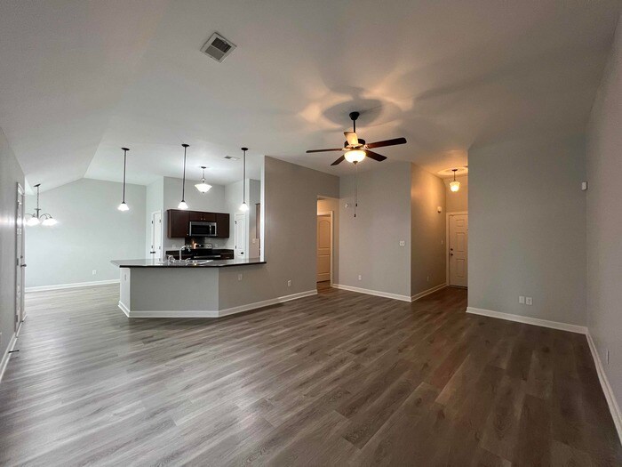 Building Photo - 8843 Smith Ranch Dr
