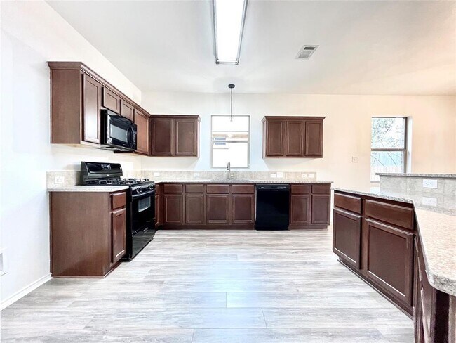 Building Photo - 1808 Paseo Verde Dr