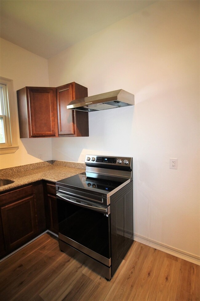 Building Photo - 1214 N 7th Ave