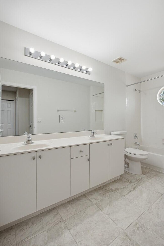 Building Photo - 8895 Chestnut Ridge Way