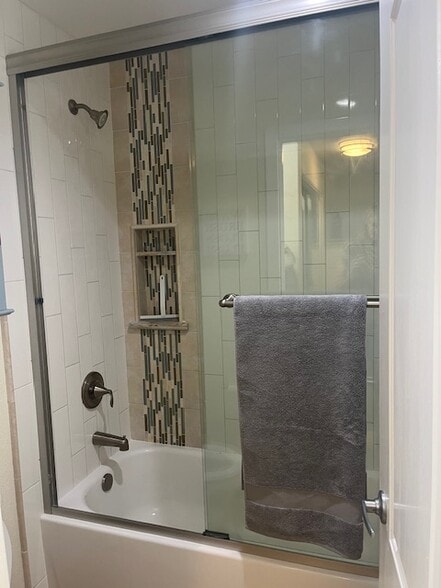 Shower and tub - 6780 Friars Rd
