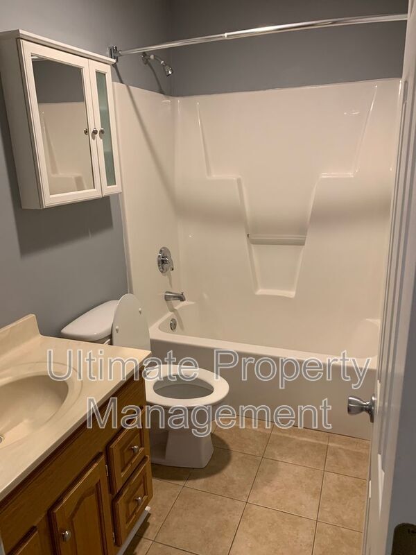 Building Photo - 3913 Wilshire Blvd