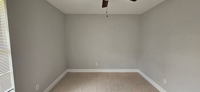 Building Photo - Charming 3-Bedroom Home in Deland – Water and Lawncare Included!