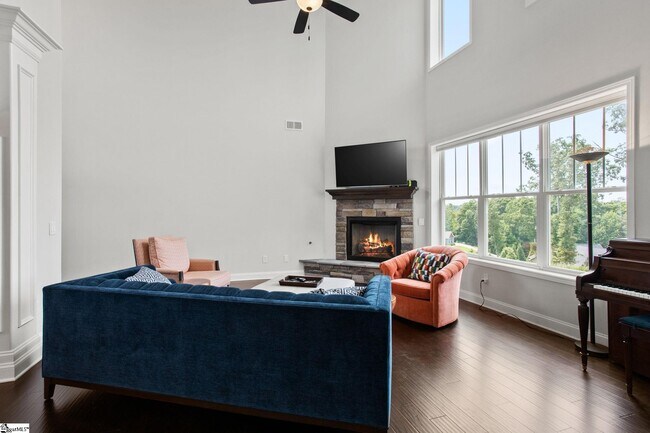 Building Photo - 222 Montview Cir